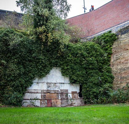 Now its lost behind ivy, the south portal was neated crafted in blue engineering brick and flanked by the rock of the huge cutting that hosted Nottingham Victoria Station.
