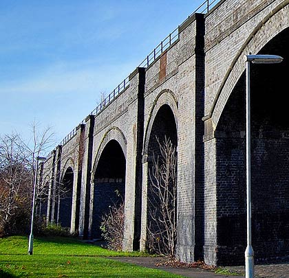 The western end of the viaduct features a series of differently sized arches separated by king piers with pilasters.