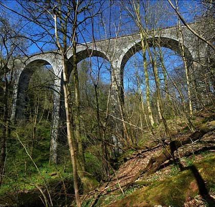With five arches, the viaduct spans a deep V-shaped valley.