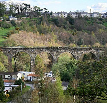 Running east-west, the viaduct features six segmental arches crossing the valley of the River North Esk.