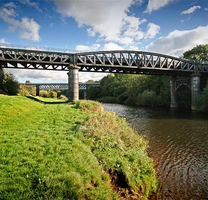 Crossing the River Don, the bridge consists of a 112ft 6inch centre span, with side spans of just over 59 feet.