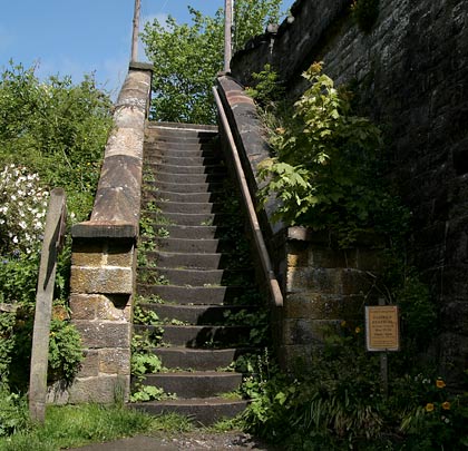 Steps linking the Up platform with the overbridge.