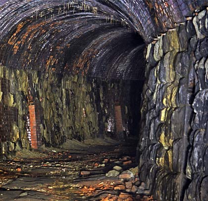 Whilst the south end of the tunnel is straight, a tight curve to the west features through the northern section.