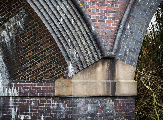 Featuring eight brick rings, across the Nene loop is a skew span that required the mason to fashion a geometrically-complex impost.