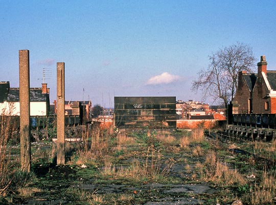 A view from the island platform in 1990, showing the wall between the pair of bridges and the concrete posts of the former ‘Derby Friargate’ station sign. The building on the right was once used as the District Engineer’s drawing office.