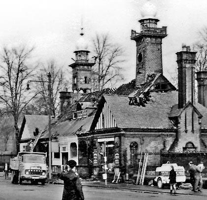Botanic Gardens' ornate main station building was ravaged by fire on 22nd March 1970 and demolished thereafter.