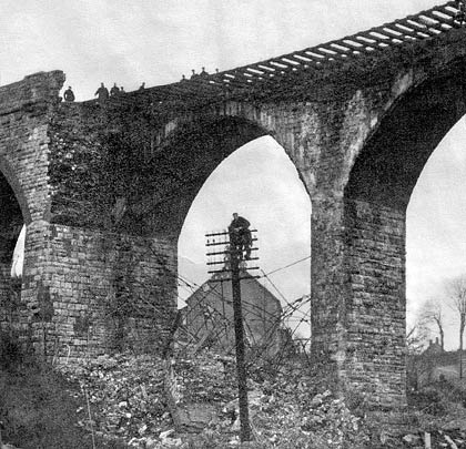 A remarkable scene, capturing the aftermath of the collapse on 1st February 1946 that brought down two arches.