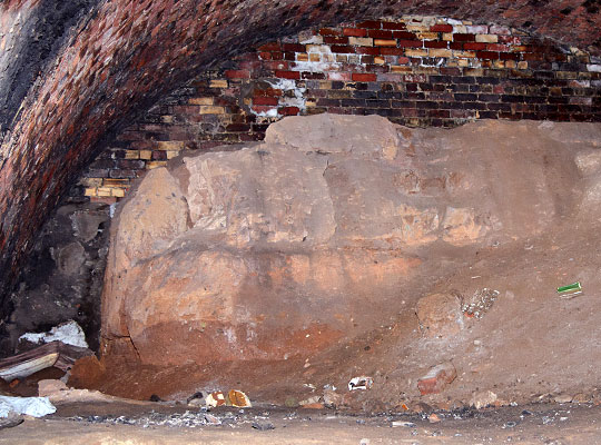 Only sufficient rock was removed to enable the brick arch to be inserted.