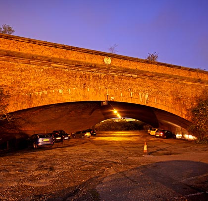 Just beyond the entrance is Waterloo No.2 Tunnel - a sweeping single arch structure that spanned several tracks.