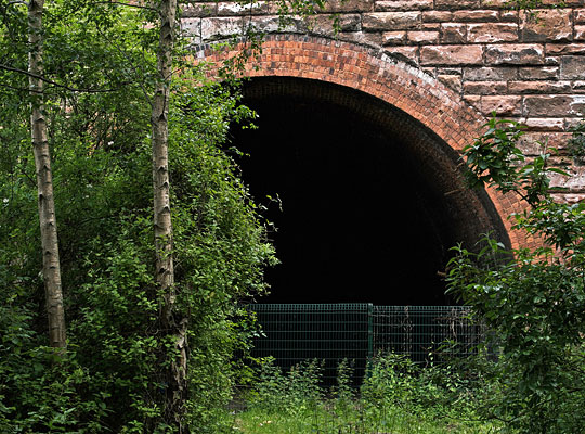 Pink sandstone, characteristic of several of Liverpool's tunnels, forms the headwall and parapet at the south portal.