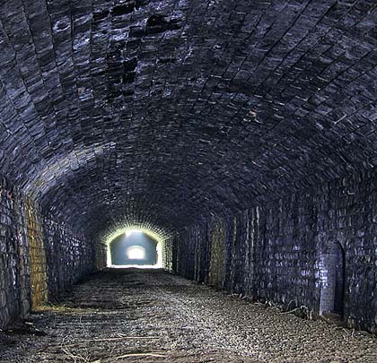 The 40-chain radius curve that defines the southern approach cutting extends into the tunnel by about 40 yards.