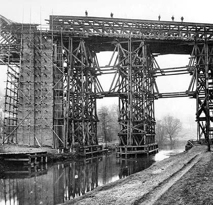 Extensive scaffolding was deployed whilst the iron span was erected.