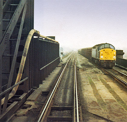 40091 and 47351 pass at the viaduct's east end on 10th November 1978.