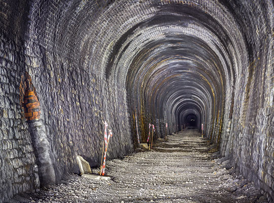 The central section of the tunnel is mostly dry but with localised areas of water ingress.