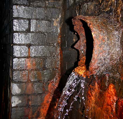 A pipe in the south wall allows water to drain into the tunnel close to the entrance, sometimes in significant quantities.