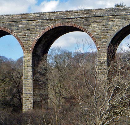 The attractive structure comprises seven segmental arches.
