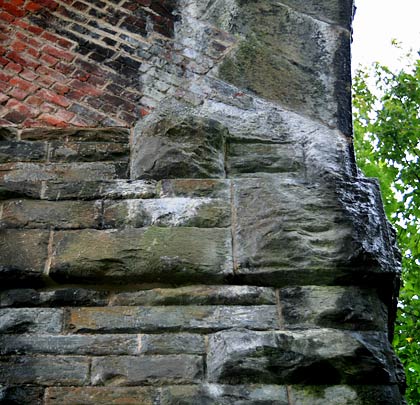 Stone is used for the lower part of the arches; the soffits are in brick.