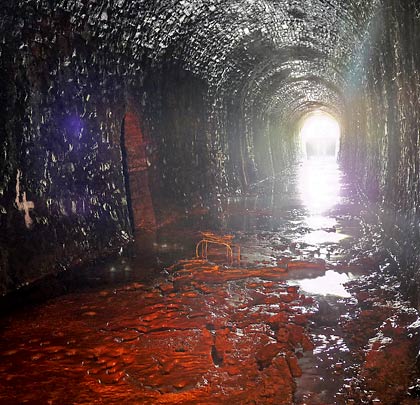 Mud and water feature heavily throughout the tunnel.