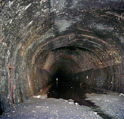 The tunnel initially has a flat profile as it passes beneath High Street.