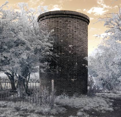 Located close to Braybrooke Road, the shaft and its protection wall.