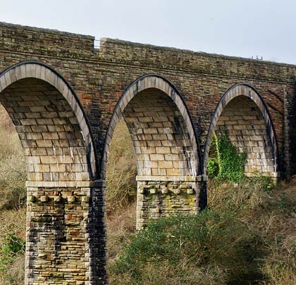 Although the structure is predominantly built from rubble-faced stone, the arch barrels are ashlar.