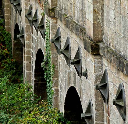 Pattress plates feature extensively on both sides of the viaduct. Pilasters also feature, providing shape to both elevations.