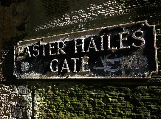 The tunnel has been given the name Easter Hailes Gate as part of its incorporation in the Water of Leith Walkway.