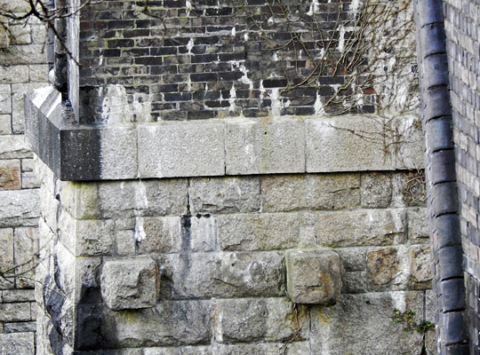 Although some water leaching occurs, both the stone and brickwork is in good condition.