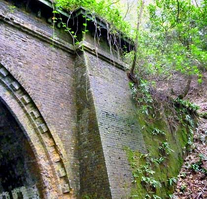 Flanking the entrance to the tunnel is a pair of hefty buttresses.