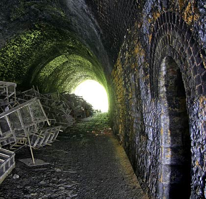 The bulk of the tunnel is straight but curves of 40 chains radius penetrate a few yards into the darkness at both ends.