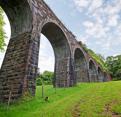 On the west side, the land rises steeply away from the river, resulting in a rapid change in the piers' height.