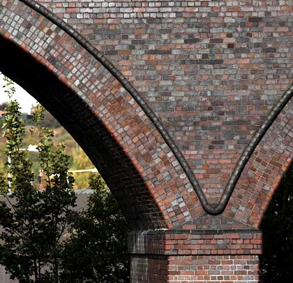 Still in fine condition, the structure is architecturally attractive, with 17 arches each comprising six brick rings.
