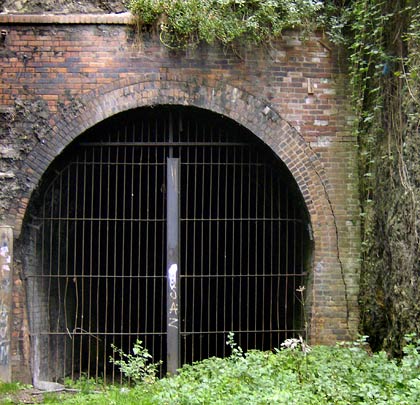 This 20th century single-track tunnel created a link between the Hetton and Lambton staiths.