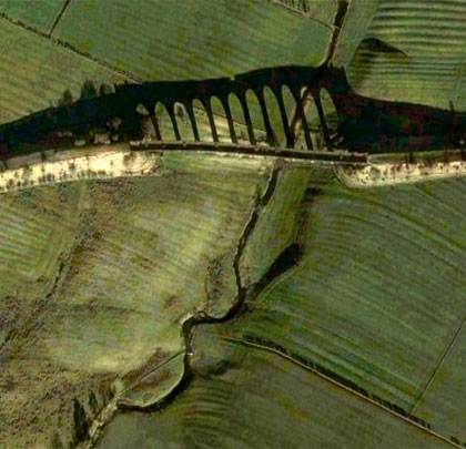From above, the viaduct's S-shape curvature was clear. Its highest arches - towards the eastern end - crossed Lugton Water.                       © GoogleEarth/DigitalGlobe