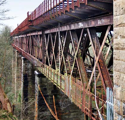 The open web steel girders weigh a total of 1,399 tons.