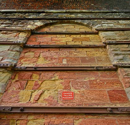 Appearances suggest that the piers were built with weight-reducing arches but these have been subsequently infilled.