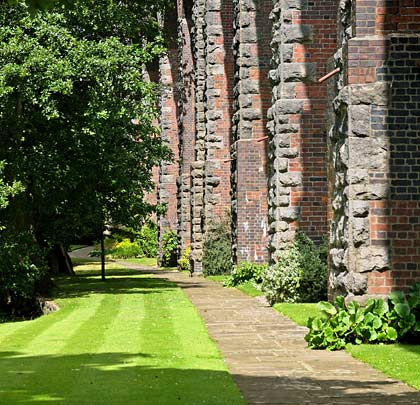 The viaduct was widened on its west side in 1892 to accommodate a second track. The extended piers combine both stone and brick.