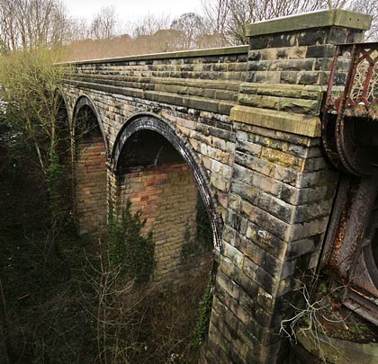 An approach structure - comprising four brick arches with masonry spandrels and piers - adjoins the North viaduct at its western end.