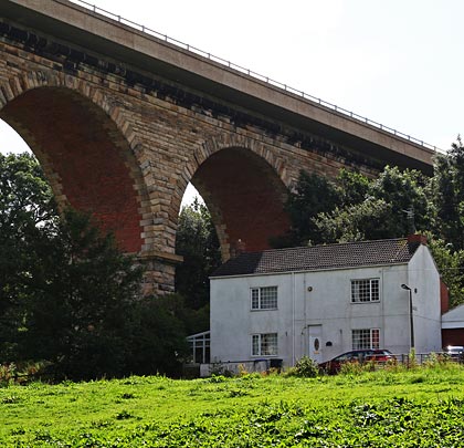 A house shelters beneath one of the arches at the southern end.