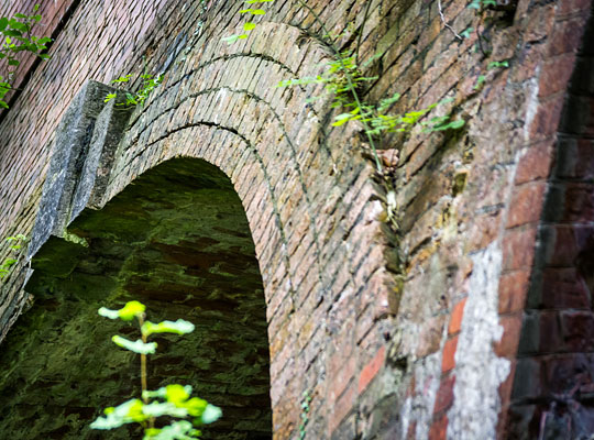 The towpaths are supported by arches comprising four brick rings.