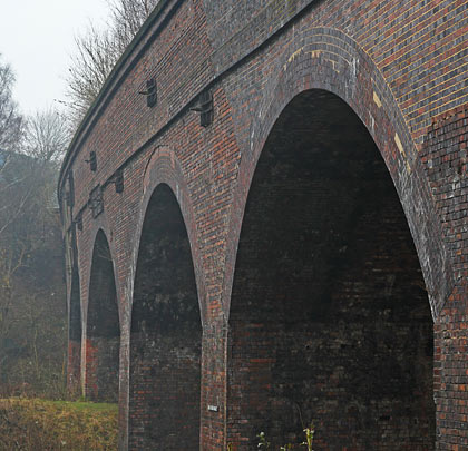 The viaduct follows a curve to the east of around 42 chains radius.