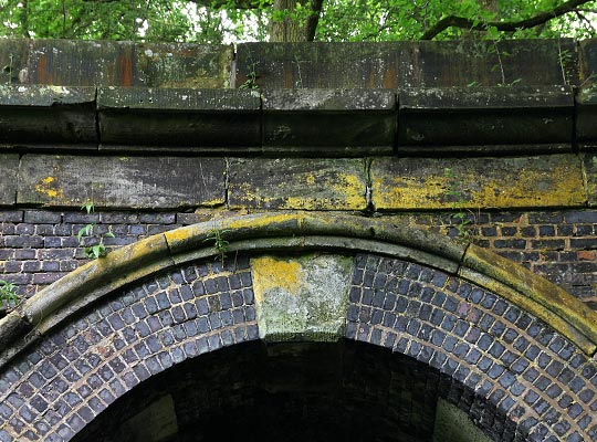A close-up of the detailing at the north portal which shows an arch face of five brick rings.
