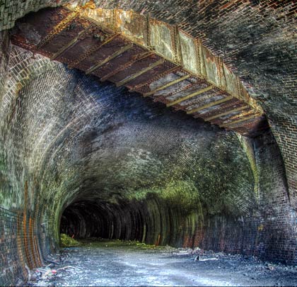 As the tunnel curves to regain daylight, its arch has been engineered to accommodate an aqueduct carrying the Hillhead sewer.
