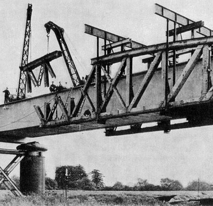 The new spans were erected within the original girders.