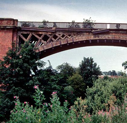 The central span's decorative parts clung on precariously in 1990.         © Mark Dyson