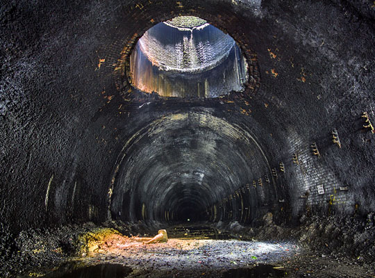 No permanent shafts were allowed within 1,250 yards of the northern entrance. As a consequence, No.1 shaft has a diameter of 15 feet to encourage greater airflow.