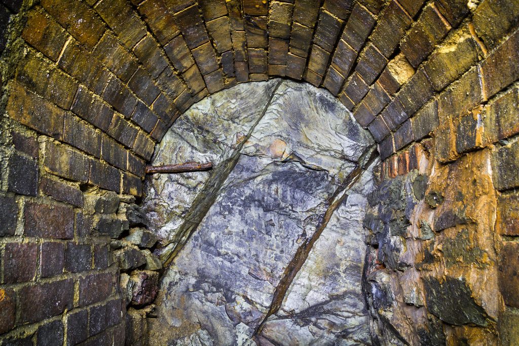 The tunnel is driven through the Rhayader Mudstone Formation which is self-supporting.