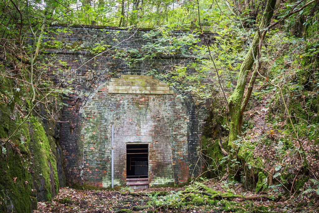The north portal is in generally Poor condition, with missing/spalling brickwork.