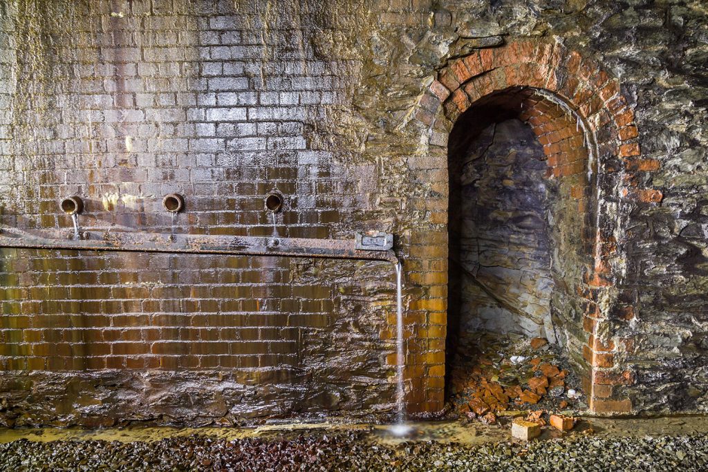 Weep pipes and an inclined trough were installed to manage ingressing water from the Elan Valley aqueduct.